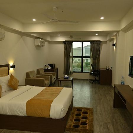 The Orange Zest Hotel Vithalpur ภายนอก รูปภาพ