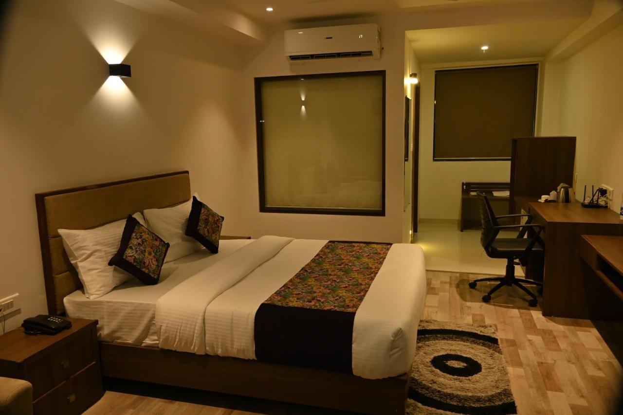 The Orange Zest Hotel Vithalpur ภายนอก รูปภาพ