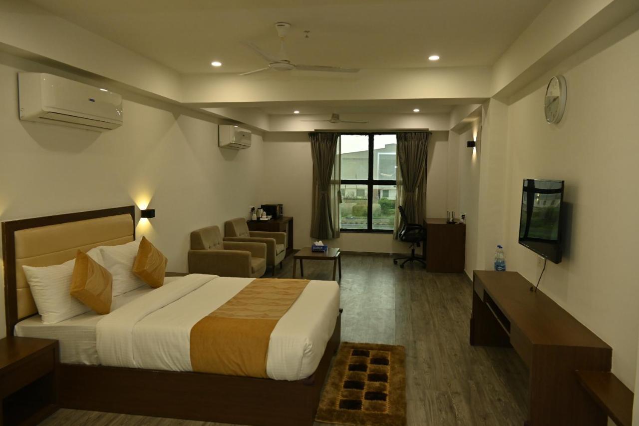 The Orange Zest Hotel Vithalpur ภายนอก รูปภาพ