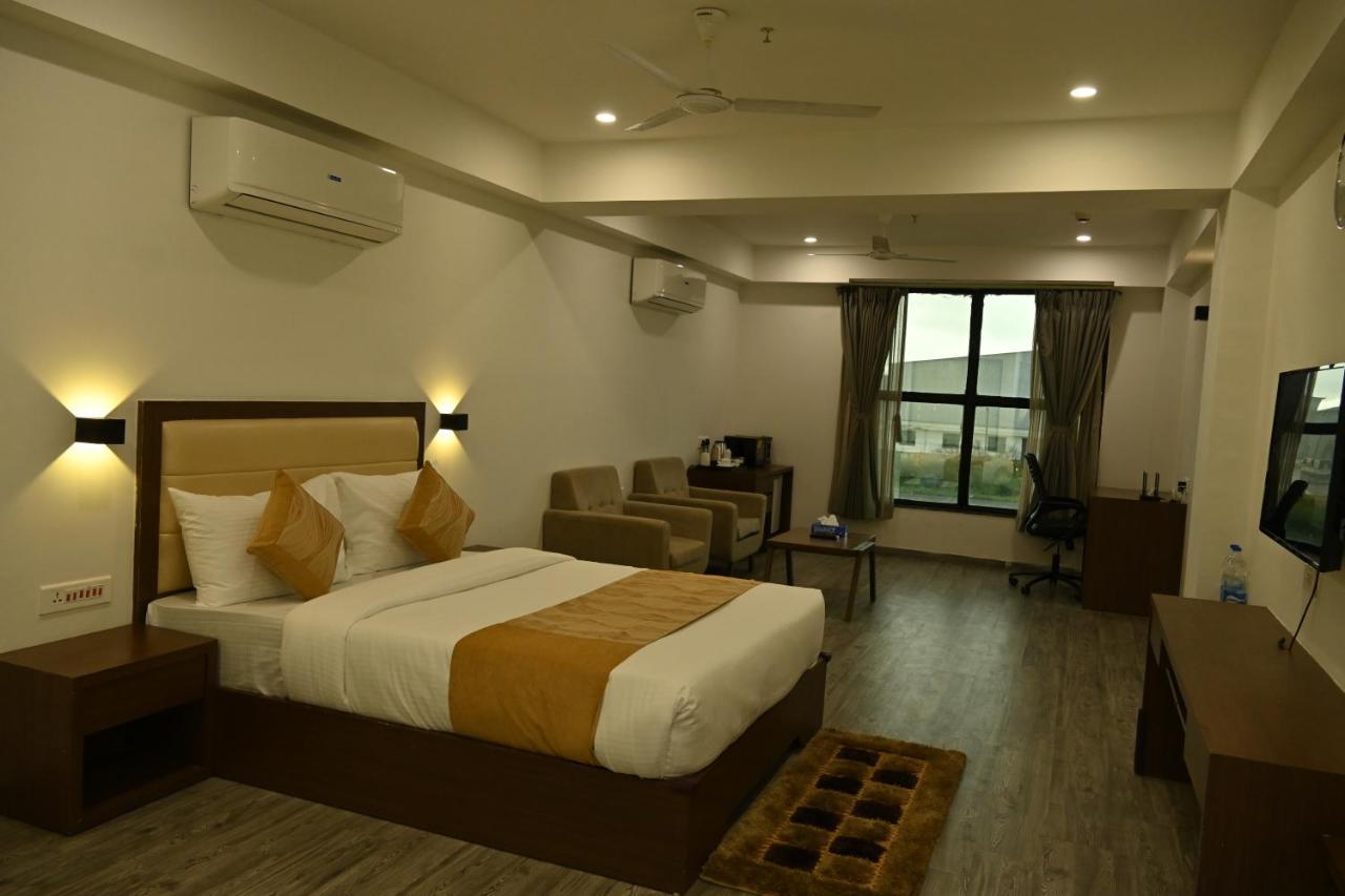 The Orange Zest Hotel Vithalpur ภายนอก รูปภาพ
